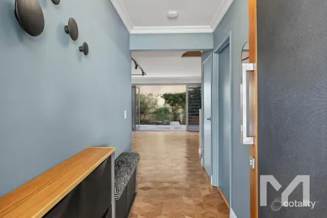 8/98 Stirling Hwy, North Fremantle, WA 6159