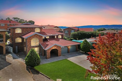 Property photo of 9 Oak Place Karabar NSW 2620