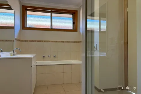 Property photo of 3/3 Gumleaf Place Drouin VIC 3818