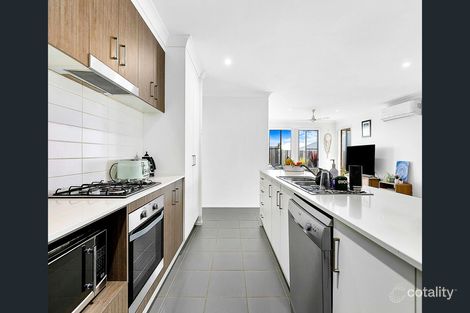 Property photo of 16 Wylie Way Urraween QLD 4655