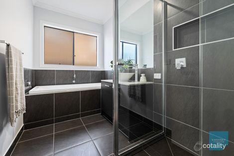 Property photo of 51 Mamic Boulevard Fraser Rise VIC 3336