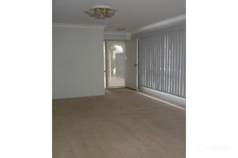 Property photo of 3 Hydrangea Place Macquarie Fields NSW 2564