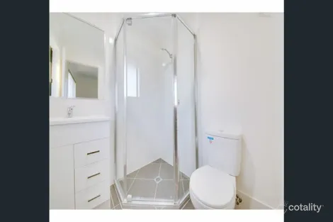 Property photo of 2 Gee Place Gracemere QLD 4702