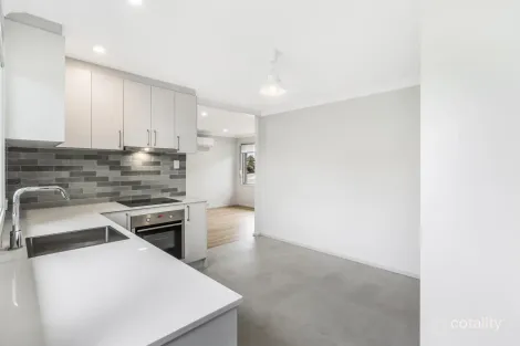 Property photo of 25 Comberford Close Prairiewood NSW 2176