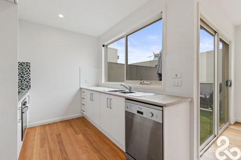 Property photo of 2/68 Wheatsheaf Road Glenroy VIC 3046