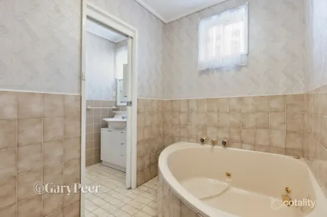 Property photo of 16 Wattle Grove McKinnon VIC 3204