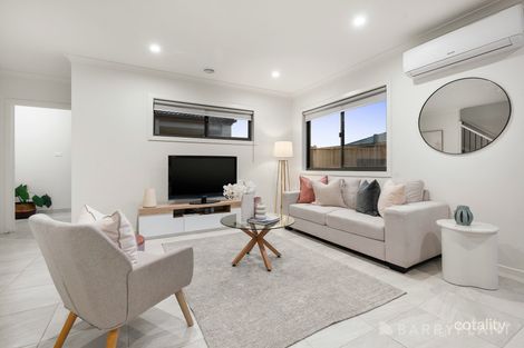 Property photo of 2 Bambusa Way Clyde North VIC 3978