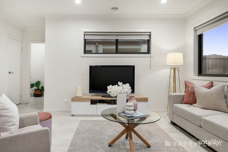 Property photo of 2 Bambusa Way Clyde North VIC 3978