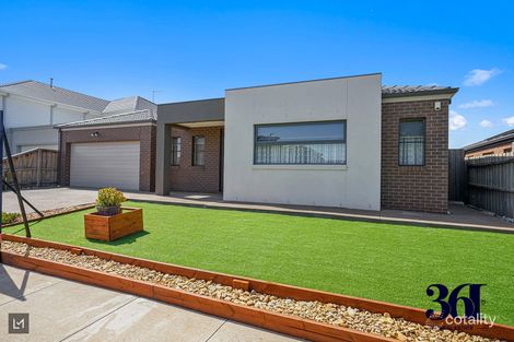 Property photo of 25 Double Bay Drive Taylors Hill VIC 3037