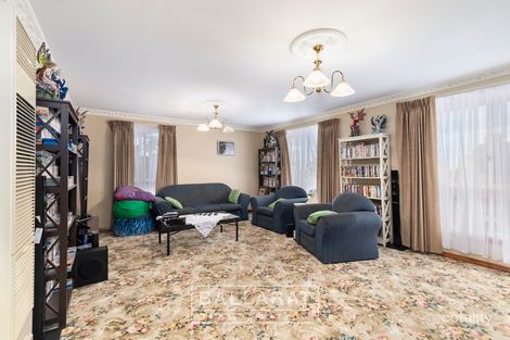 Property photo of 15 Fernbanks Court Ballarat North VIC 3350