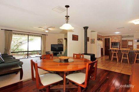 Property photo of 2 Maxine Court Lesmurdie WA 6076