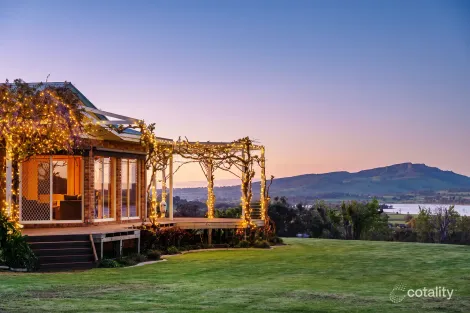 36 MERINGA RD, TABLE TOP, NSW 2640