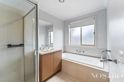 Property photo of 1 Stringybark Avenue Wallan VIC 3756