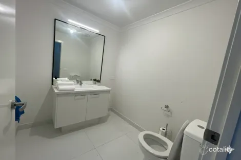 Property photo of 5 Honeyeater Way Rockbank VIC 3335