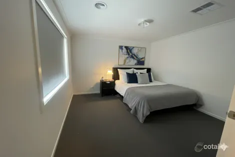 Property photo of 5 Honeyeater Way Rockbank VIC 3335