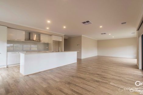 Property photo of 35 Strathalbyn Chase Wollert VIC 3750