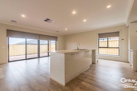 Property photo of 35 Strathalbyn Chase Wollert VIC 3750