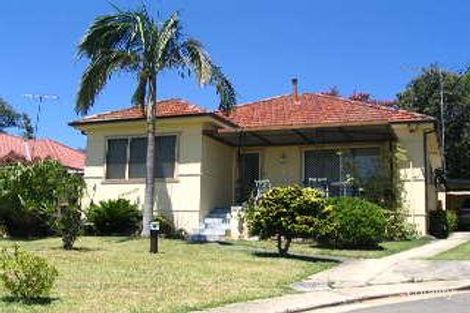 4 Kresser Gr, Canterbury, NSW 2193