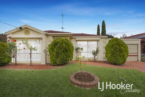 8 Warana Dr, Hampton Park, VIC 3976