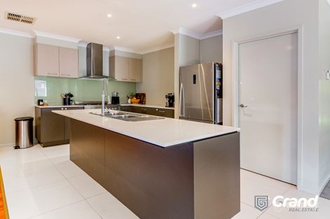 Property photo of 9 Gladiolus Circuit Cranbourne North VIC 3977
