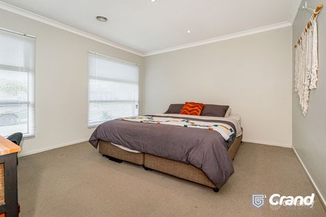 Property photo of 9 Gladiolus Circuit Cranbourne North VIC 3977