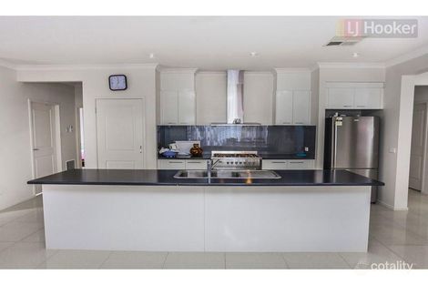 Property photo of 33 Biltmore Crescent Roxburgh Park VIC 3064