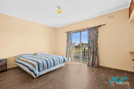 Property photo of 21 Bayside Avenue St Leonards VIC 3223