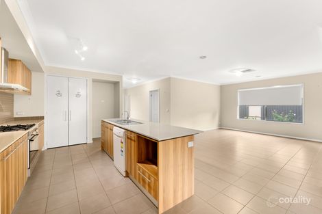Property photo of 36 Everly Circuit Pakenham VIC 3810