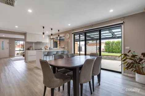 Property photo of 24 Stoneleigh Place Craigieburn VIC 3064