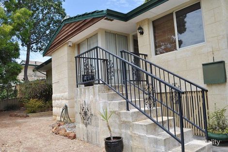 Property photo of 14 Gemsarna Crescent Kelmscott WA 6111