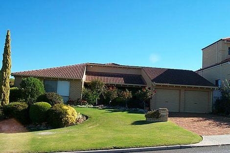 17 Moir Rd, Kardinya, WA 6163