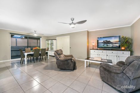 Property photo of 18 Broadstone Way Cranbourne VIC 3977