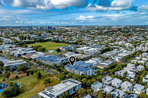 Property photo of 17/18 Riverbend Place Bulimba QLD 4171