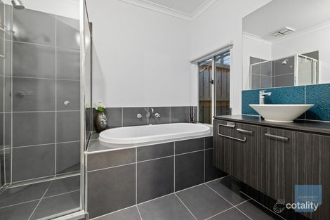 Property photo of 14 Florey Avenue Fraser Rise VIC 3336