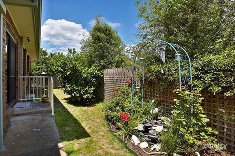 Property photo of 2/15 Hawson Avenue Glen Huntly VIC 3163
