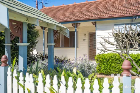 Property photo of 20 Elsdon Street Redhead NSW 2290