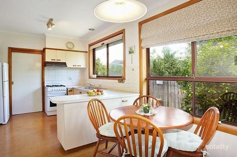 Property photo of 2/15 Hawson Avenue Glen Huntly VIC 3163