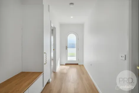 Property photo of 9 Mitta Mitta Place Gobbagombalin NSW 2650
