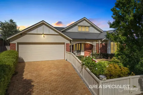 15 Villella Dr, Pakenham, VIC 3810