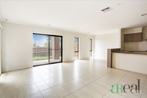 Property photo of 14 Weemala Grove Werribee VIC 3030