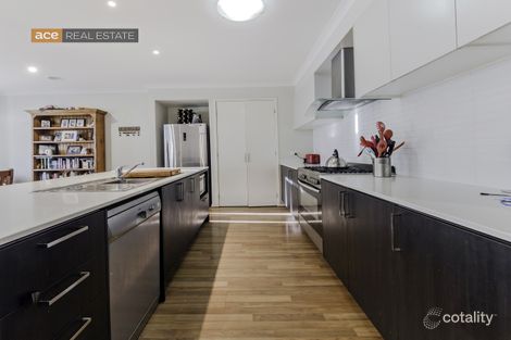 Property photo of 41 Eltham Parade Manor Lakes VIC 3024