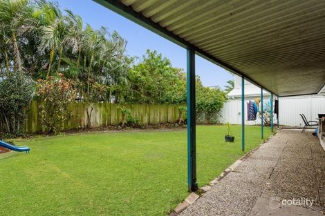 Property photo of 10 Lapoinya Crescent Warana QLD 4575