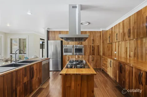 Property photo of 16 Rebholz Drive Benowa QLD 4217