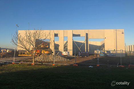 2 Commercial Dr, Pakenham, VIC 3810