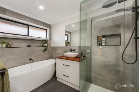 Property photo of 52 James Street Strathdale VIC 3550