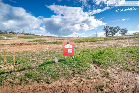 Property photo of 3 Astley Close Lloyd NSW 2650