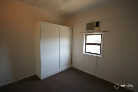 Property photo of 33 Alexandra Street Park Avenue QLD 4701