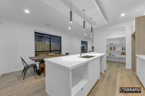 Property photo of 88 Clipstone Crescent Fraser Rise VIC 3336