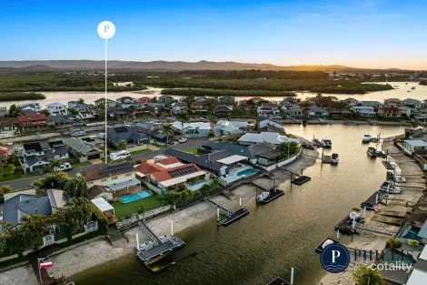 21 Seabreeze St, Paradise Point, QLD 4216