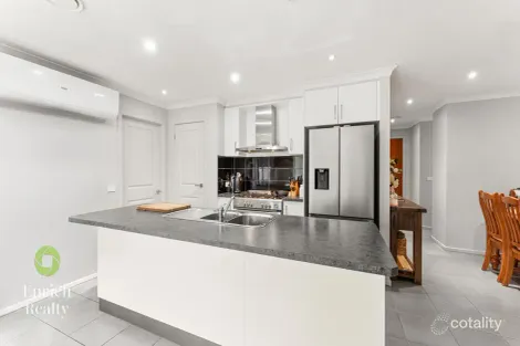 Property photo of 13 Vincent Boulevard Trafalgar VIC 3824